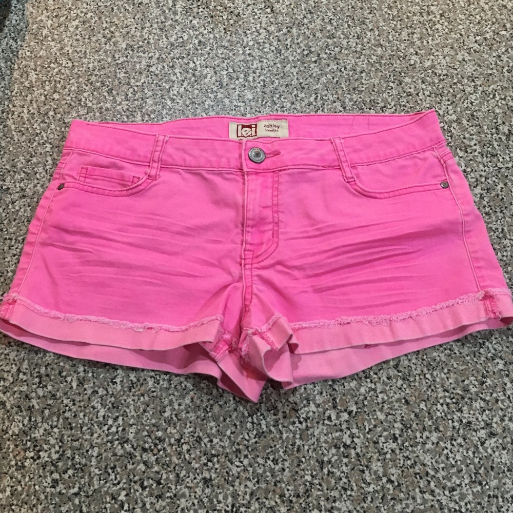 L.E.I neon pink shorts